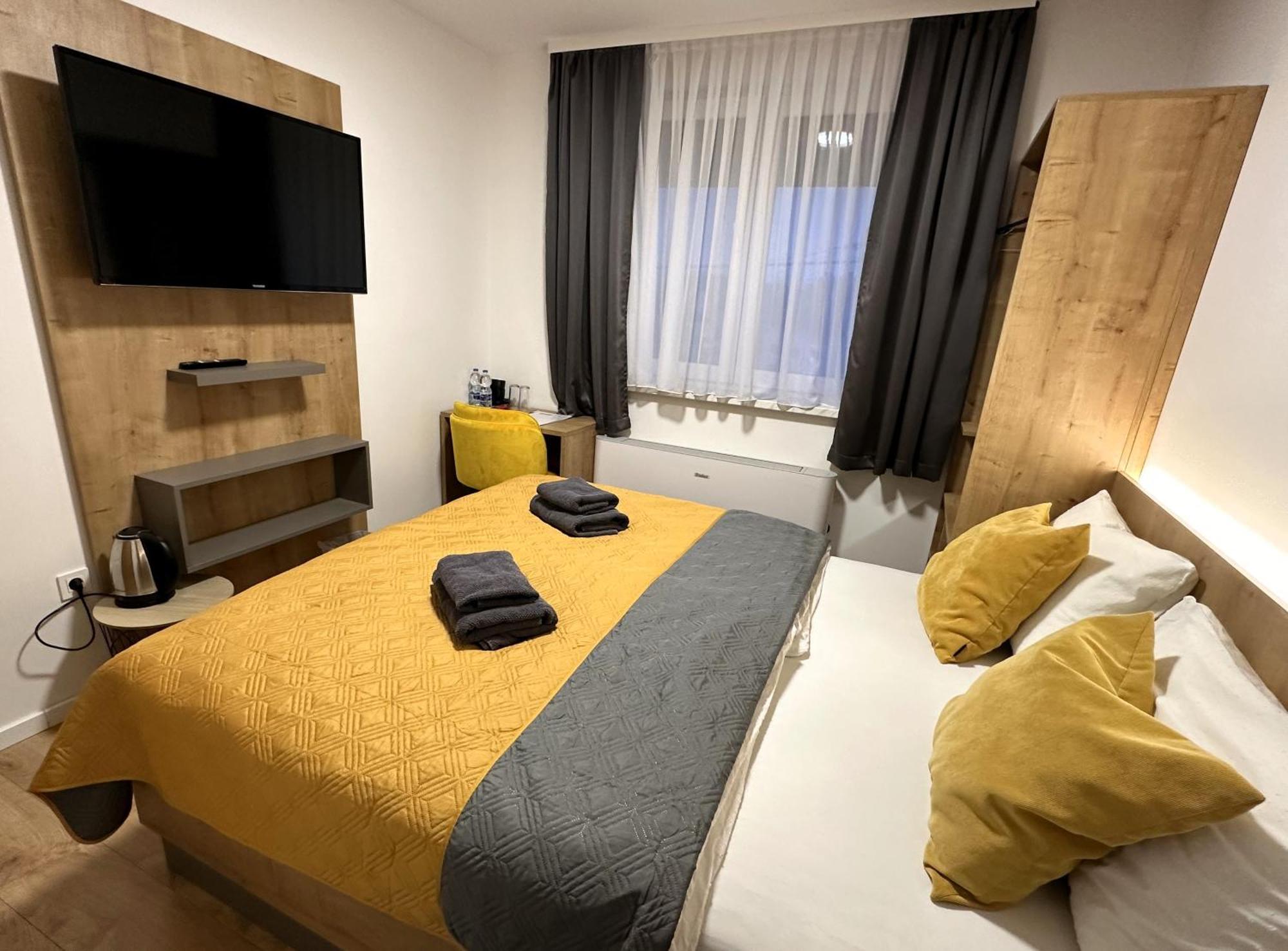 Roomsb Slavonski Brod Exterior photo